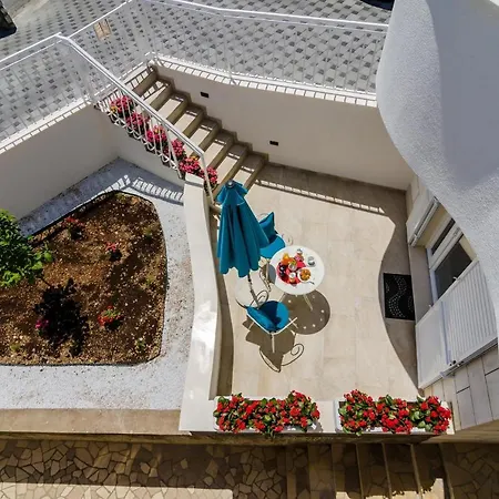 Summer Wave - Studio With Terrace شقة