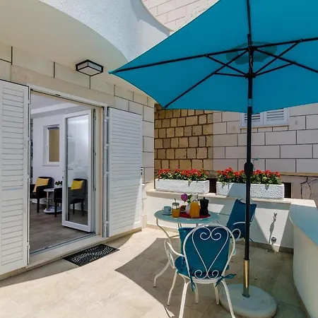 Summer Wave - Studio With Terrace