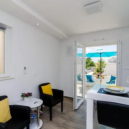 Summer Wave - Studio With Terrace